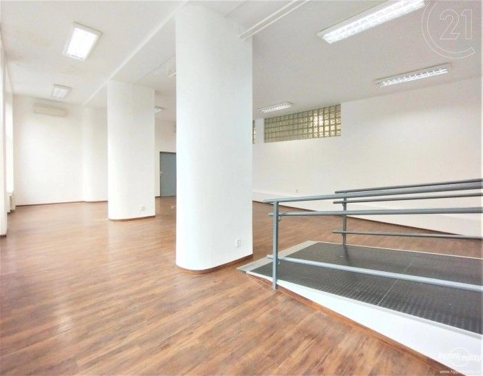 Pronájem obchodní prostory - třída Tomáše Bati, Zlín, 98 m²