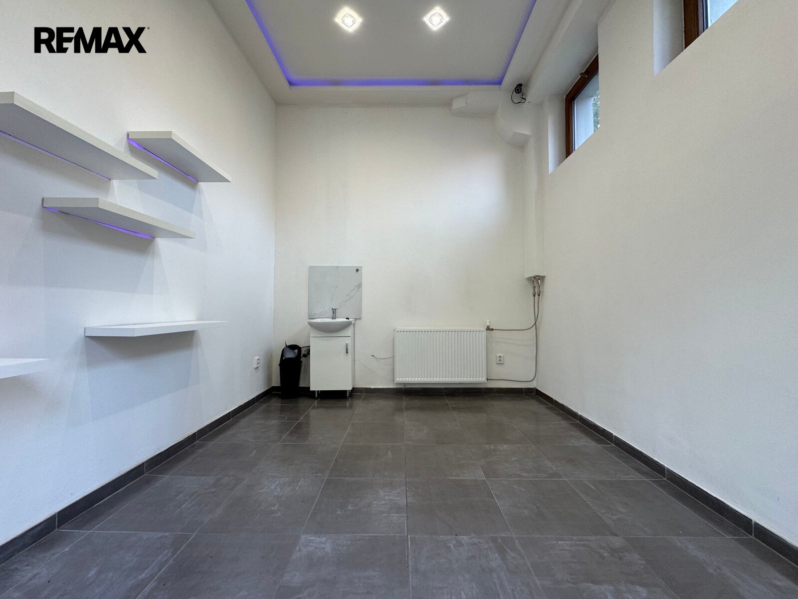 Obchodní prostory, 11 m²