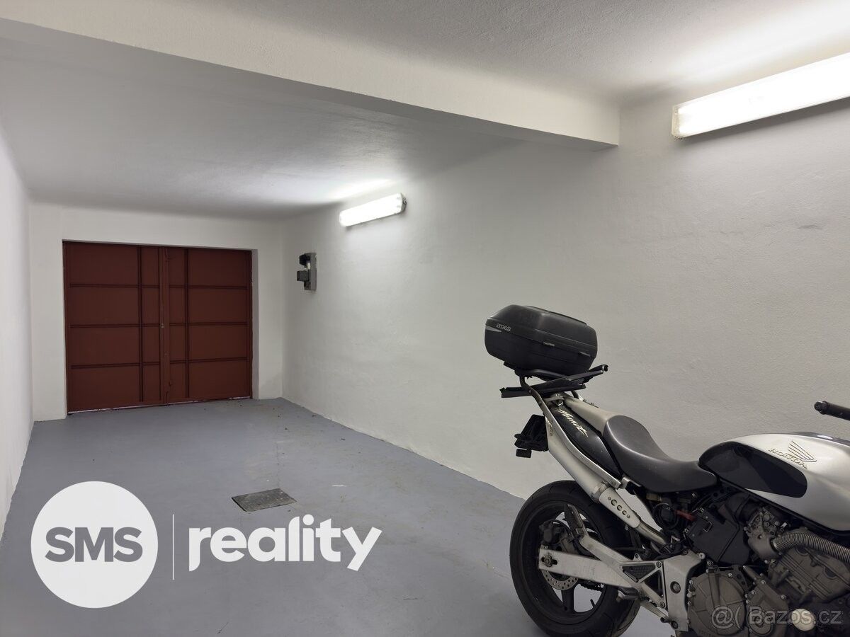 Garáže, Praha, 140 00