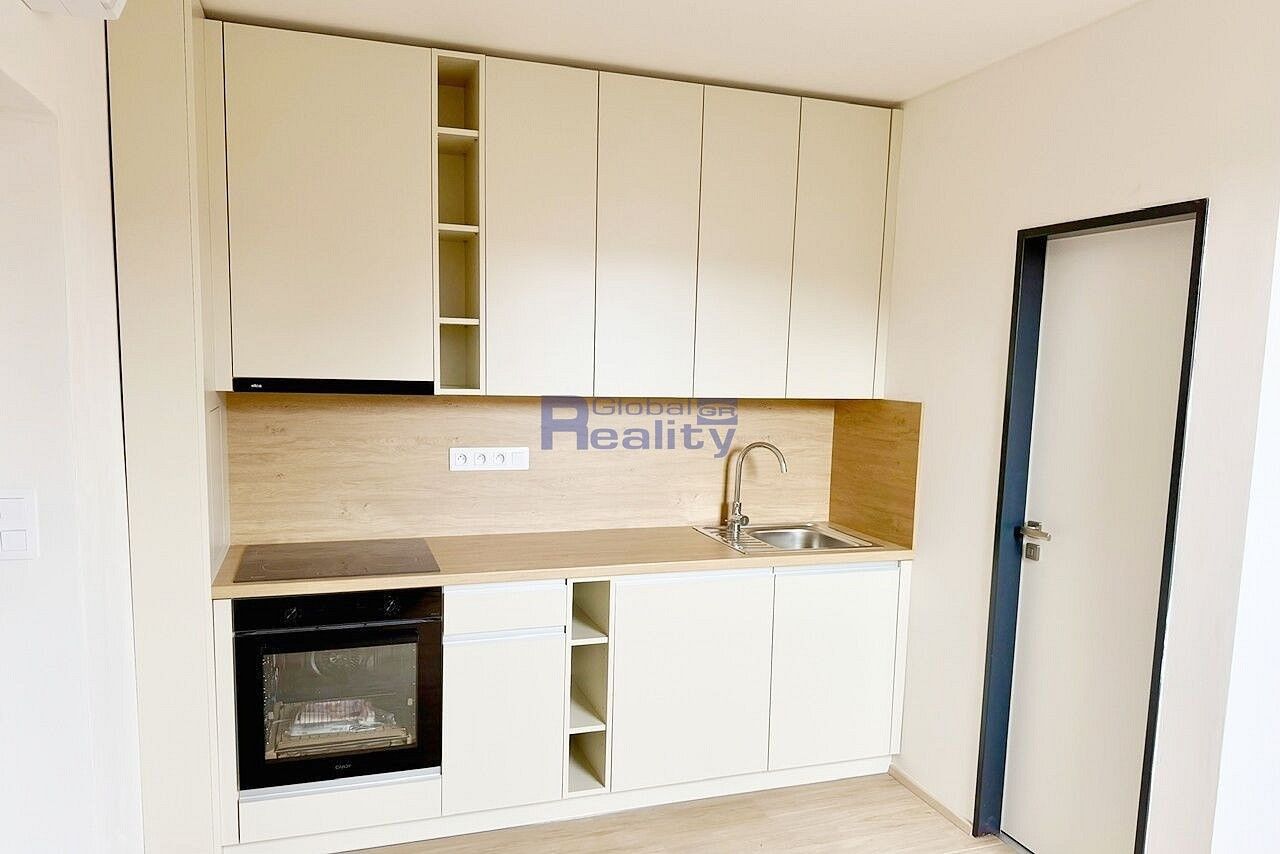 Pronájem byt 2+kk - Pardubice - Bílé Předměstí, Pardubický kraj, 40 m² - 2