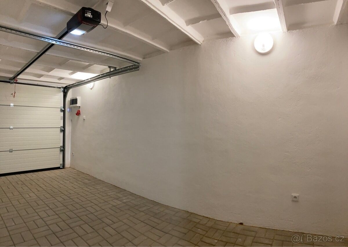 Pronájem garáž - Moravský Krumlov, 672 01