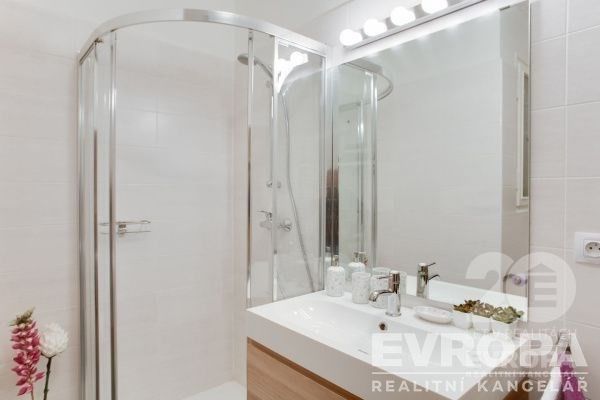 2+kk, U Nikolajky 931, Praha Smíchov, 74 m² - 1