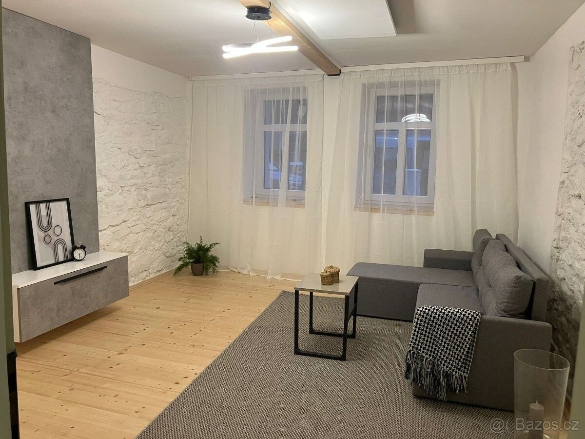 Rodinné domy, 987 65, Slovensko