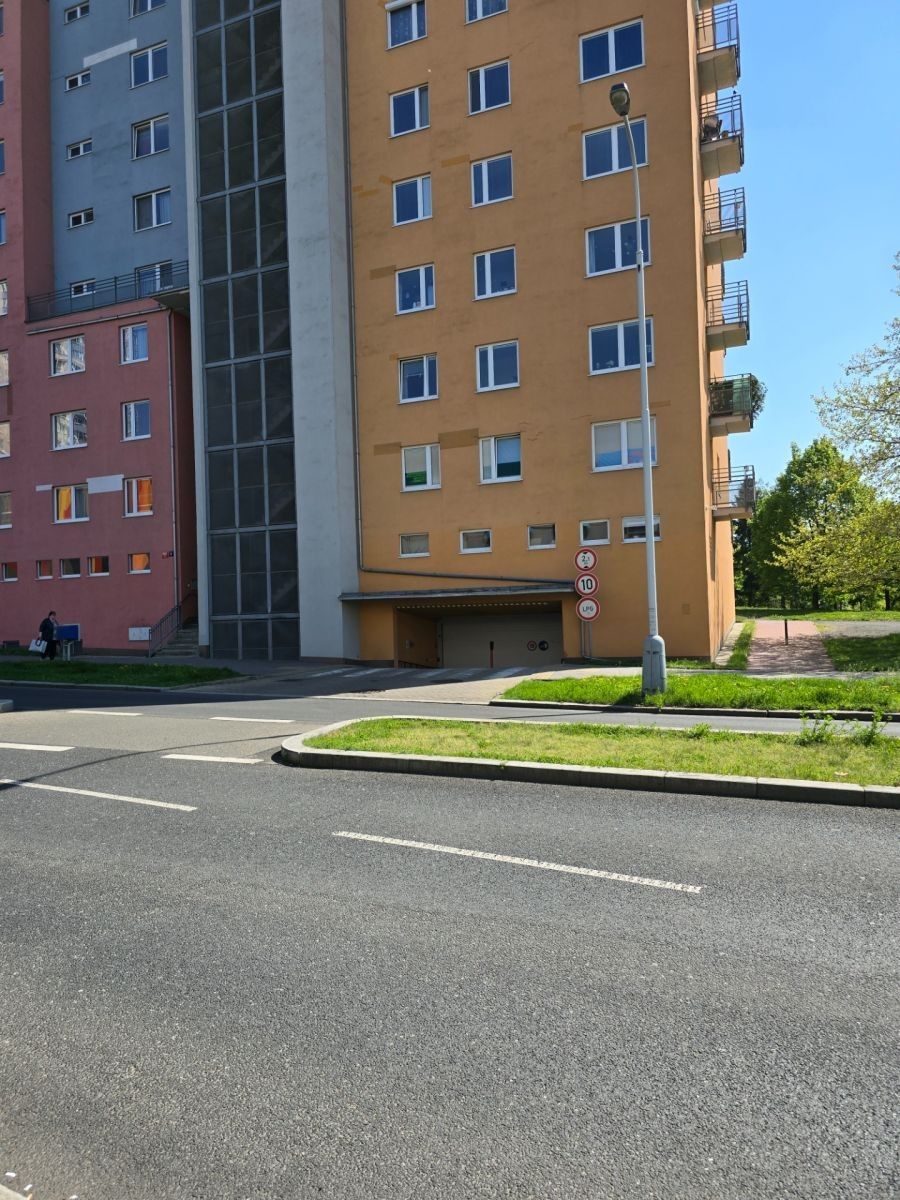 Garáže, Hnězdenská, Praha - Troja, 14 m² - 2