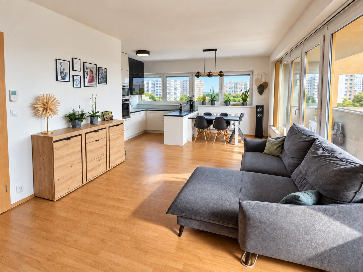 Byt 3+kk · 94 m² · Steinerova, Praha - Háje - 3