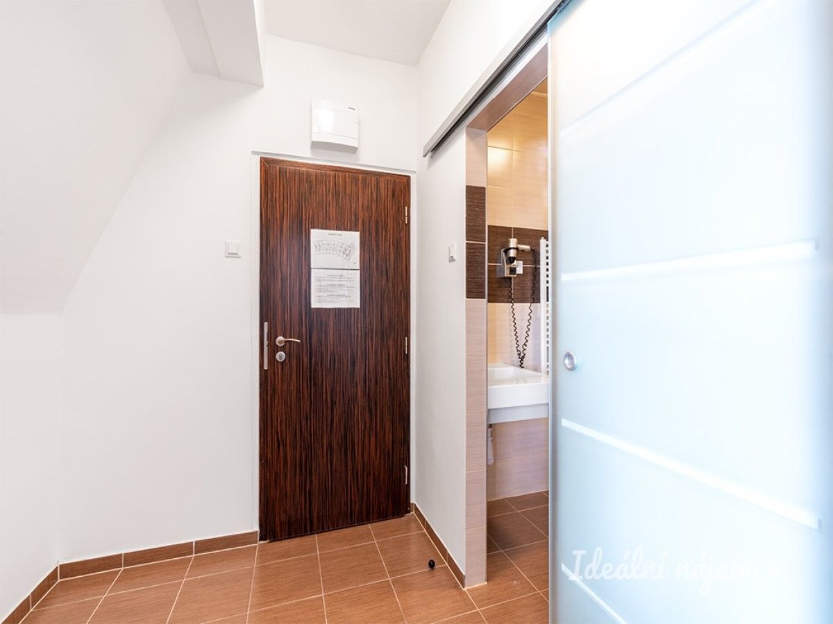 Byt 1+kk · 18 m² · Suchdolské náměstí, Praha - 3