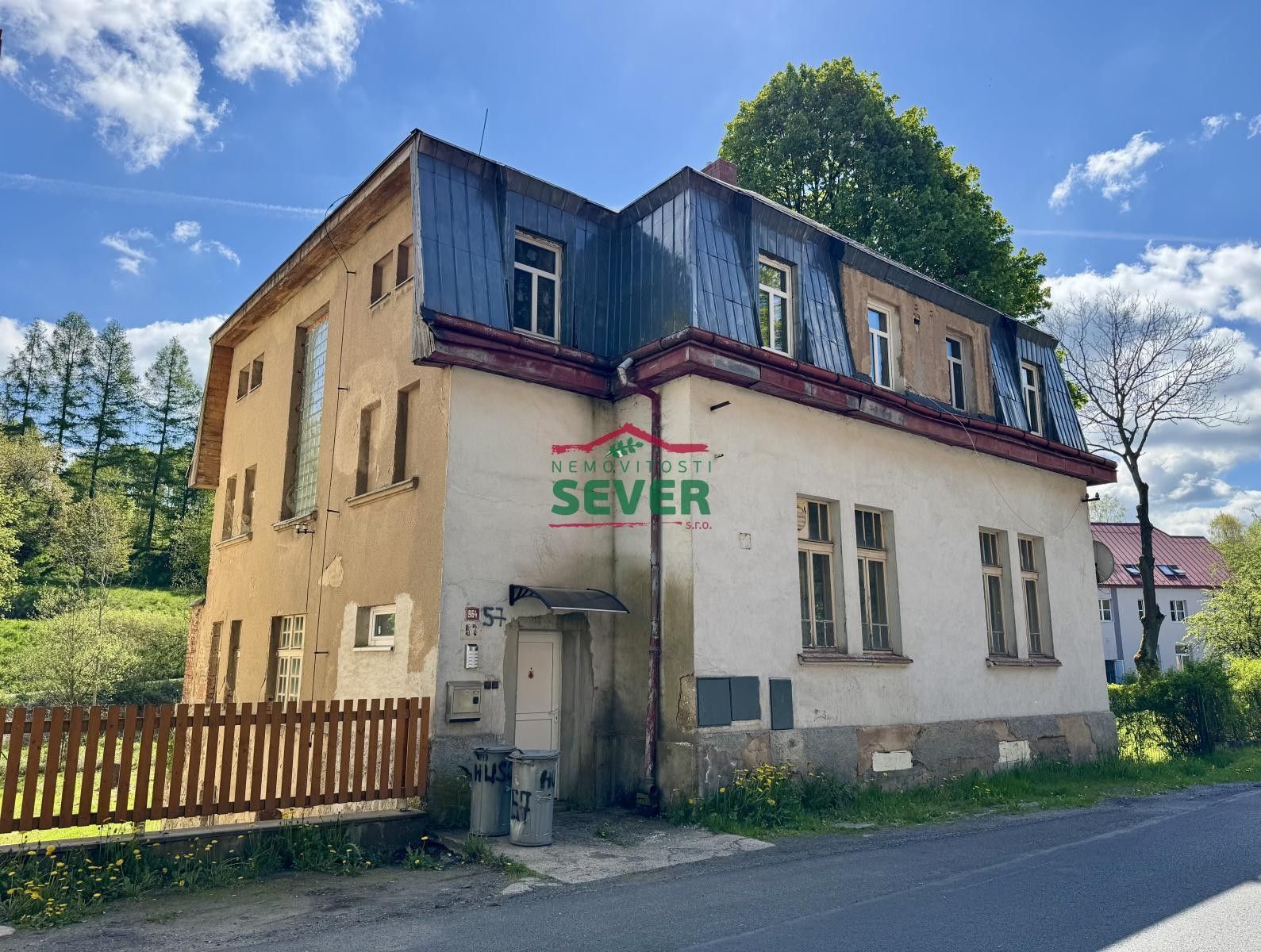 Dům, 450 m²