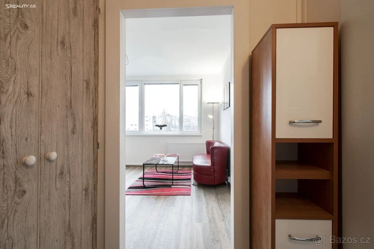 Pronájem byt - Praha, 153 00