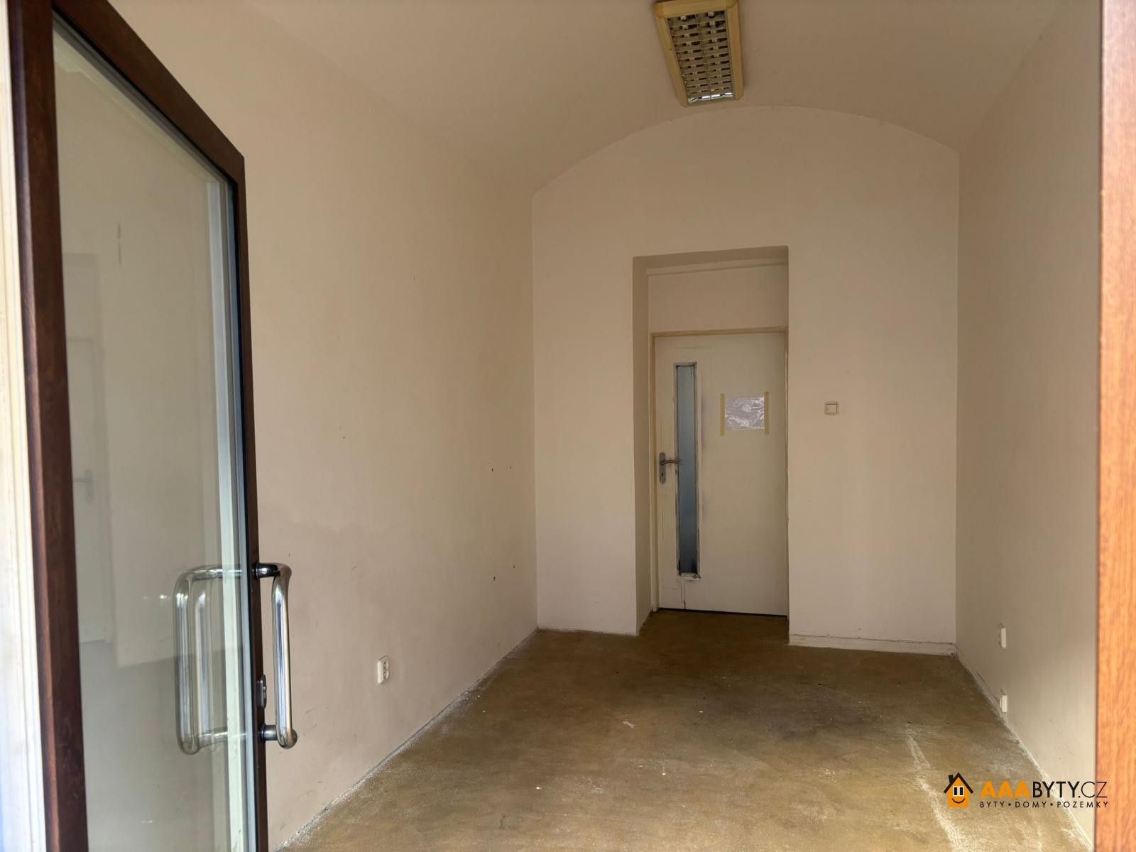 Pronájem obchodní prostory - Nuselská, Praha, 28 m²