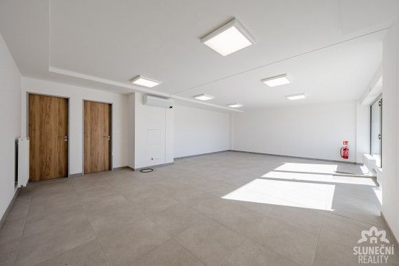 Pronájem obchodní prostory - Staré Město u Uherského Hradiště, 686 03