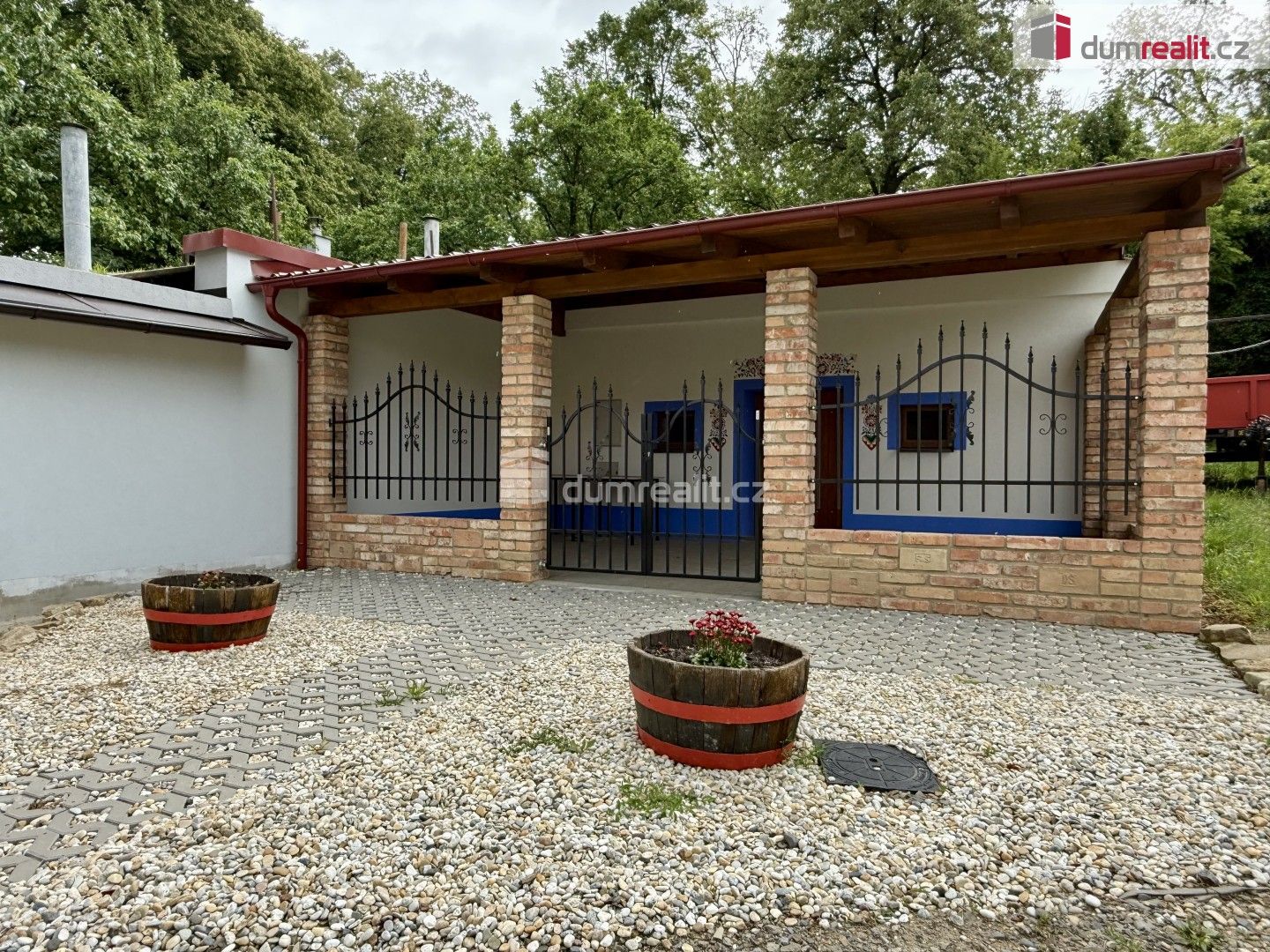 Prodej garáž - Domanín, 150 m²