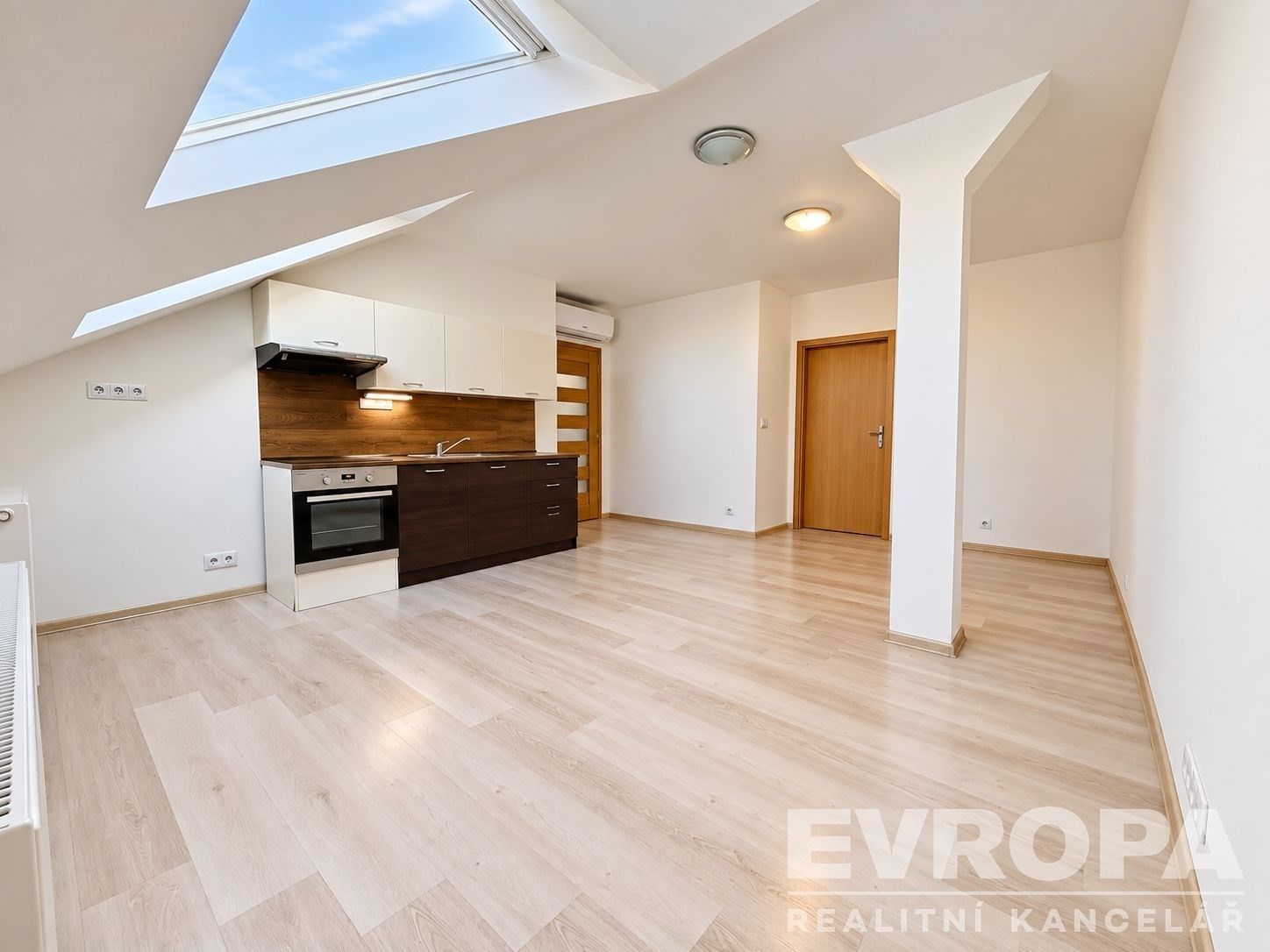 Pronájem byt 2+kk - Národních hrdinů, Břeclav, 47 m² - 2