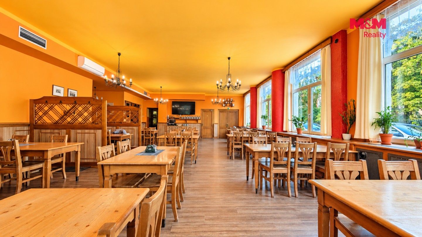 Restaurace · 324 m² · Pacovská, Praha - 3