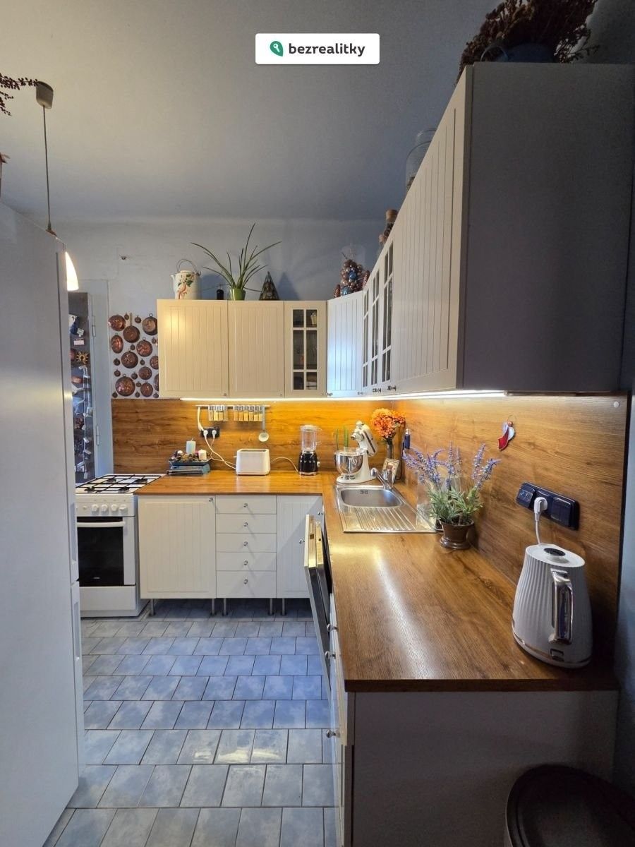 Prodej byt 2+kk - 5. května 1043, Praha, 54 m²