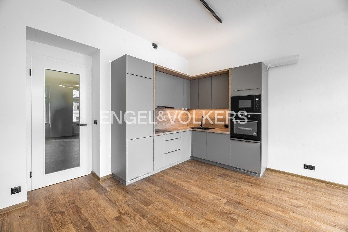 Pronájem byt 1+kk - Kroftova 342, Praha, 38 m²