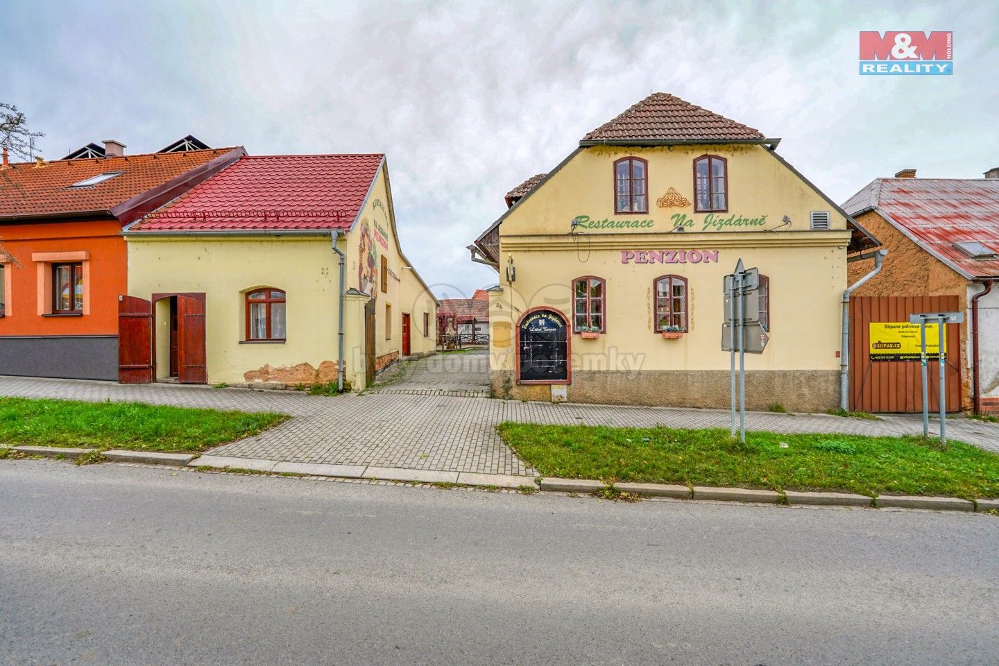 Ubytovací zařízení, Masarykovo náměstí, Starý Plzenec, 929 m²
