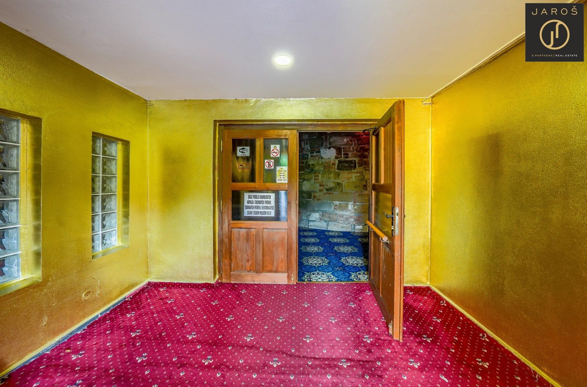 Pronájem obchodní prostory - Petrovice, 450 m²