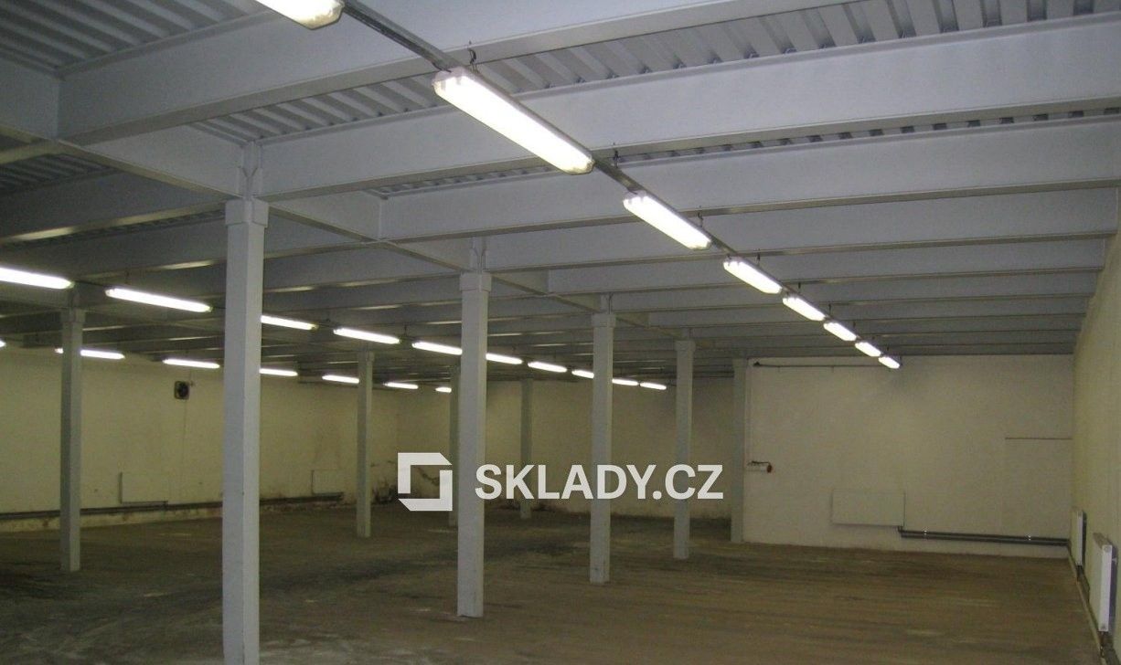 Sklady, Zlín, 700 m² - 2