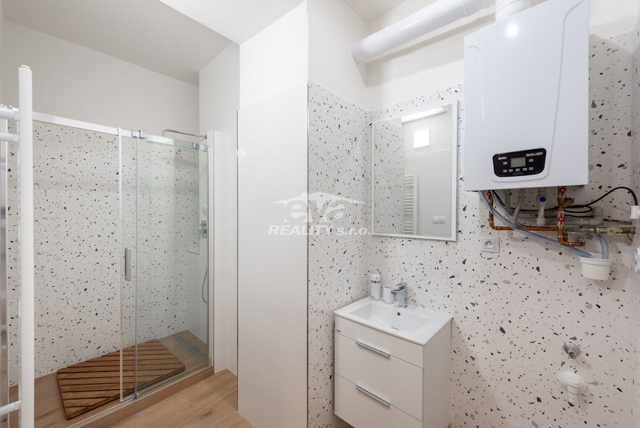 Byt 2+kk · 57 m² · Petrohradská, Praha - 4