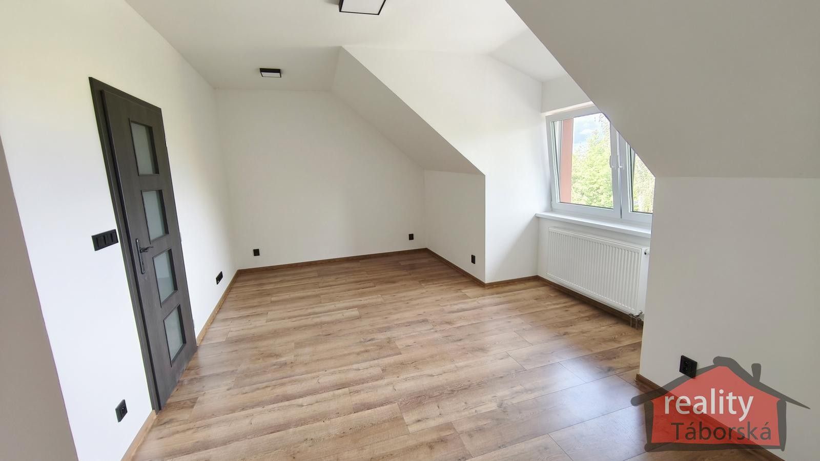 Prodej byt 1+kk - Nupacká, Nupaky, 38 m²