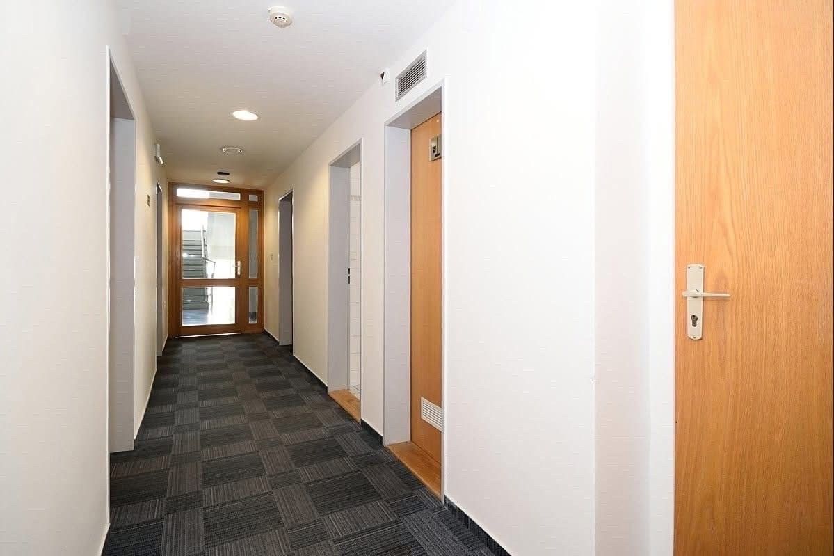 Kancelář · 21 m² · Bělehradská, Praha - 4