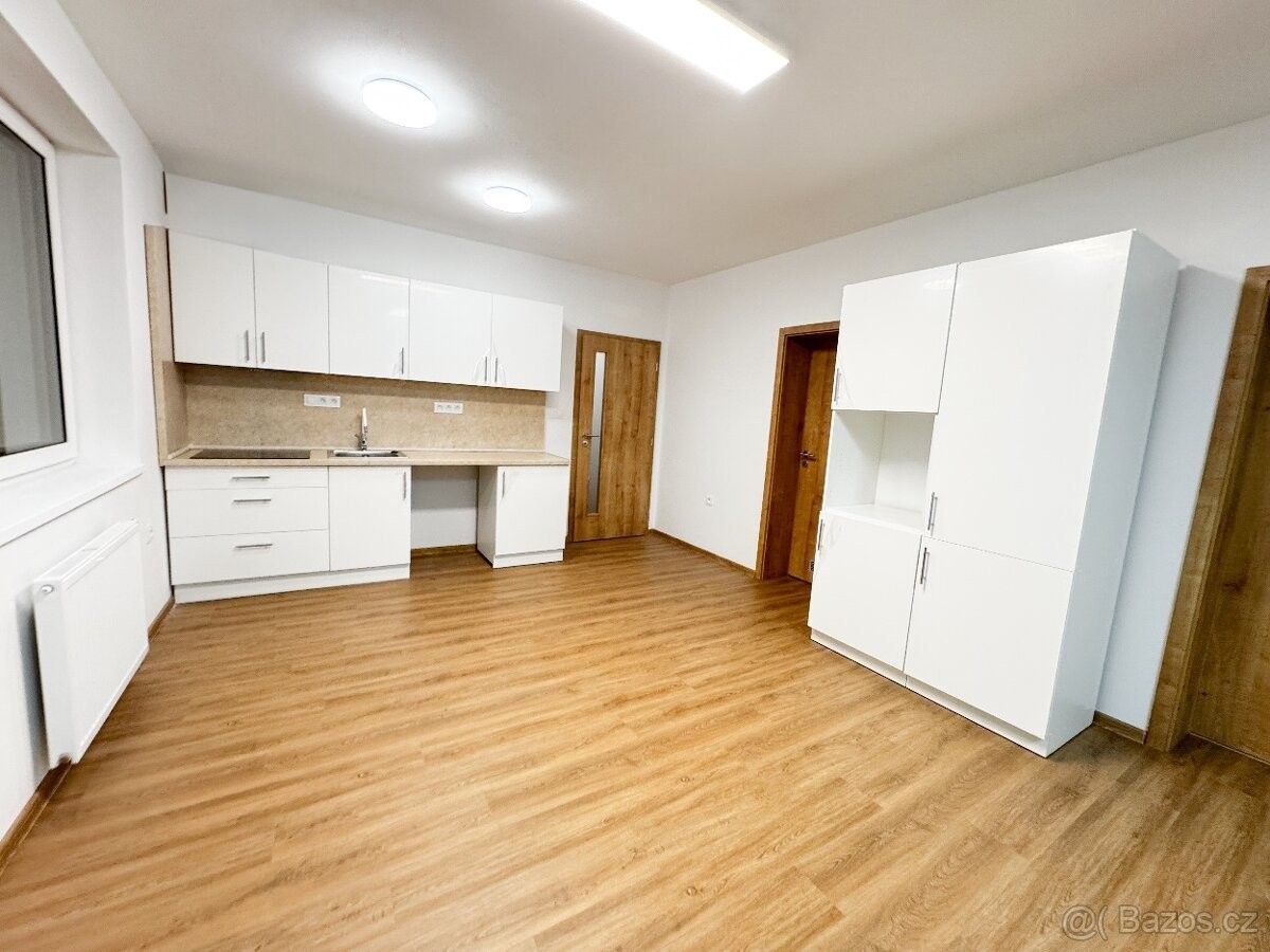 Pronájem byt - Moravské Budějovice, 676 02