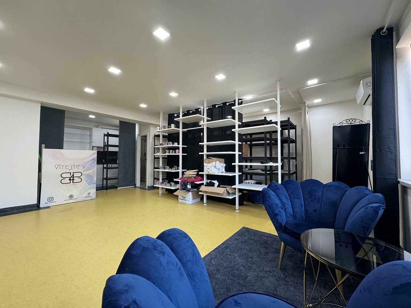 Obchodní prostory, 27 m²