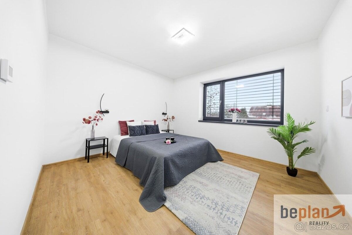 Pronájem byt - Dolní Břežany, 252 41