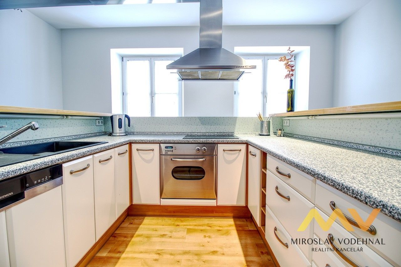 Pronájem byt 2+kk - Malé náměstí, Hradec Králové, 98 m²