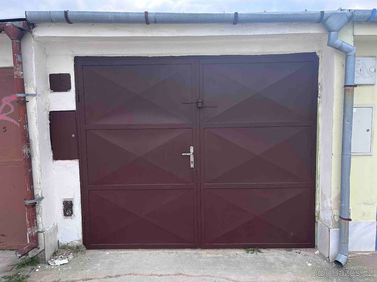 Garáže, Hutník, Veselí nad Moravou, okres Hodonín, 19 m² - 2