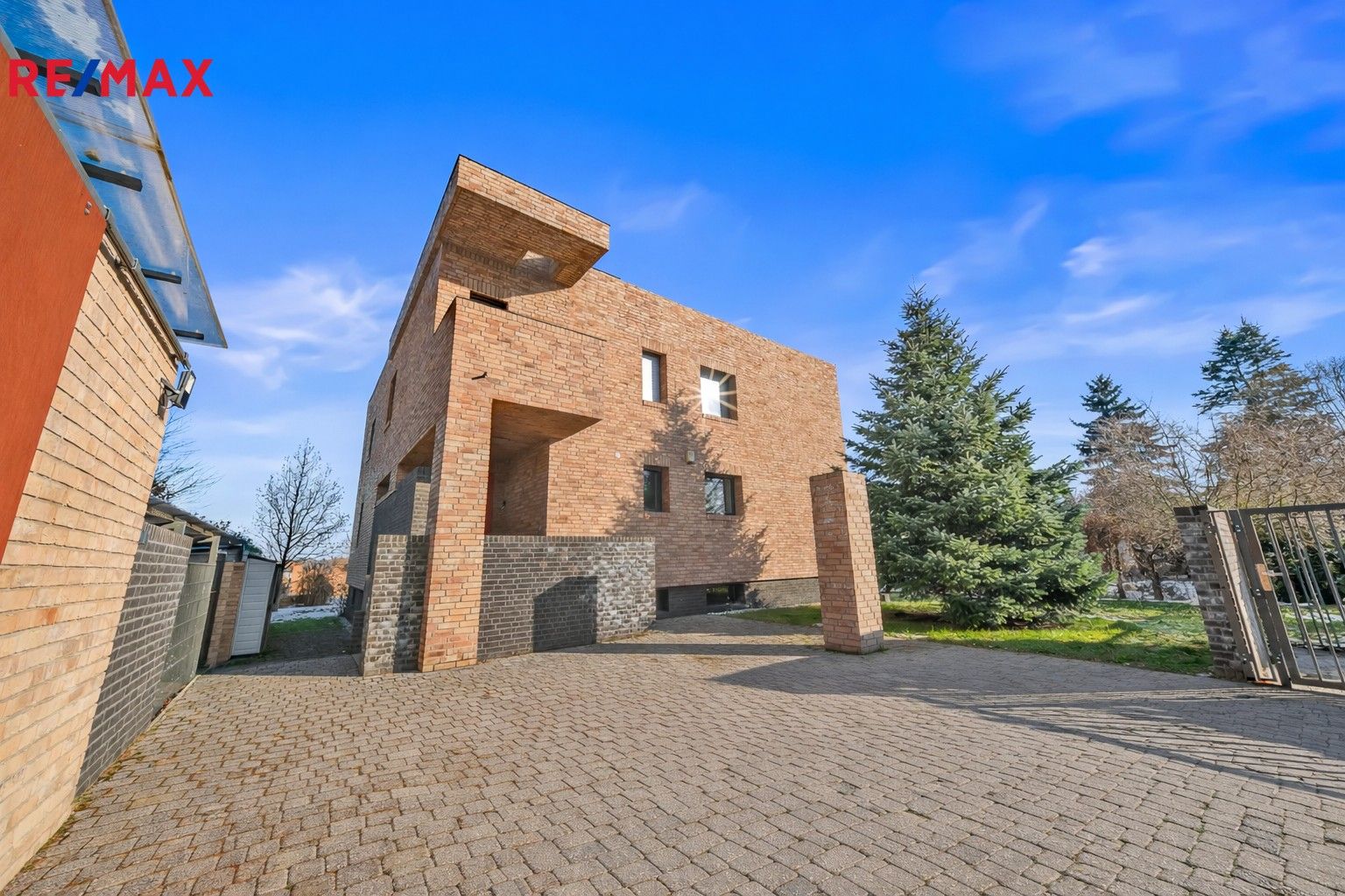 Vily, Zádražanská 661, Praha, 330 m²