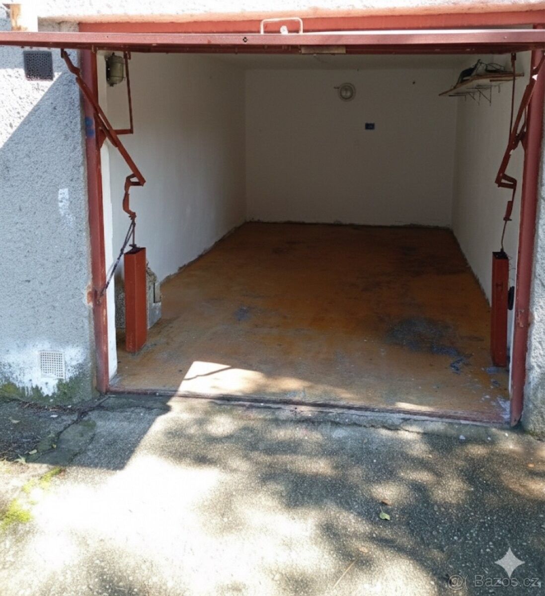 Garáže, Ostrava, 700 30