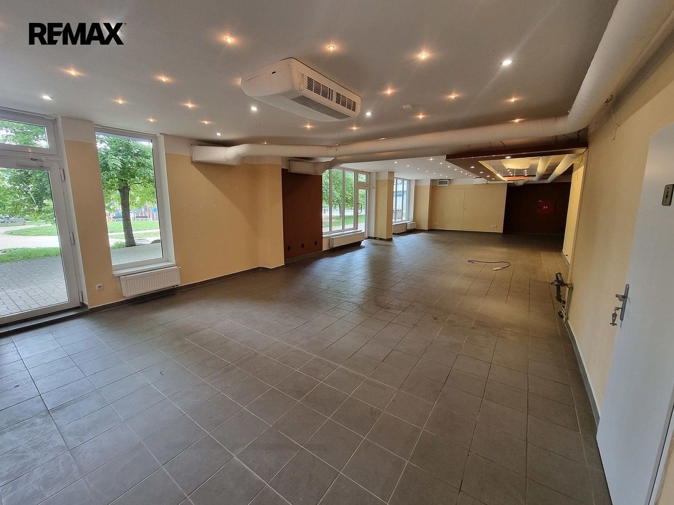 Obchodní prostory, 164 m²