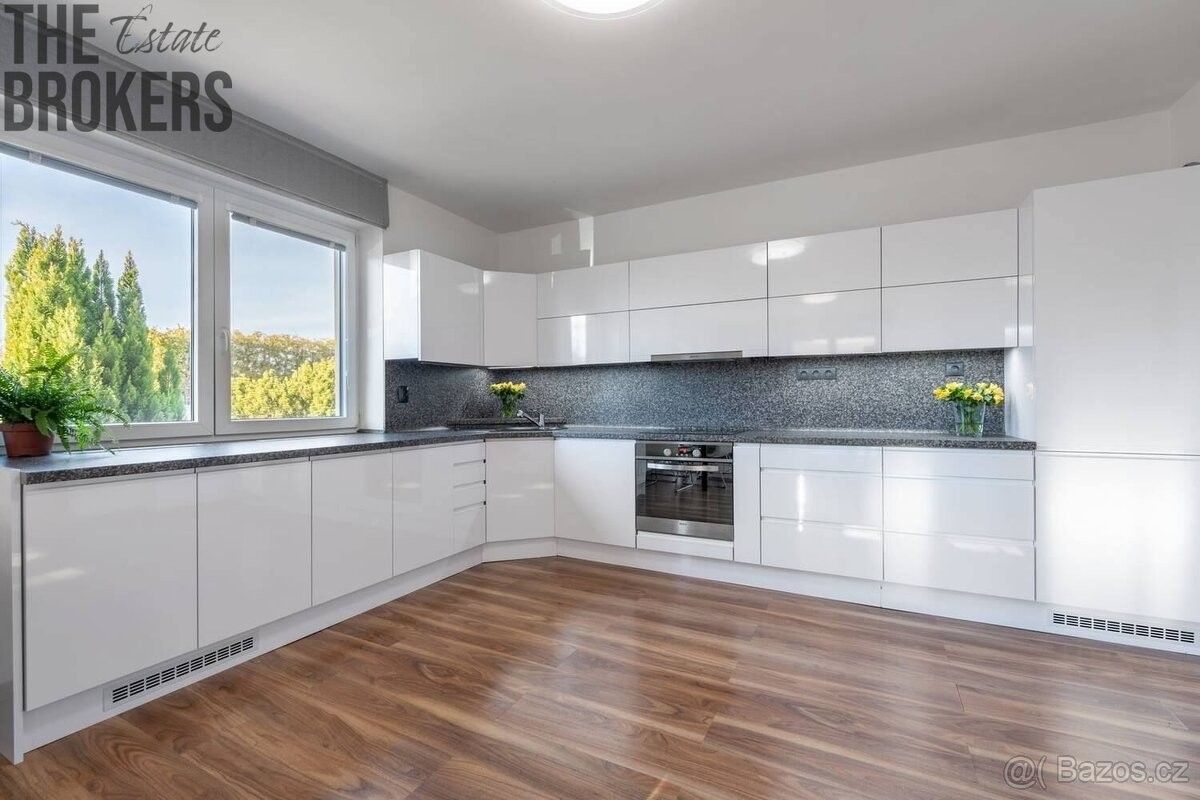 Prodej rodinný dům - Mukařov, 251 62