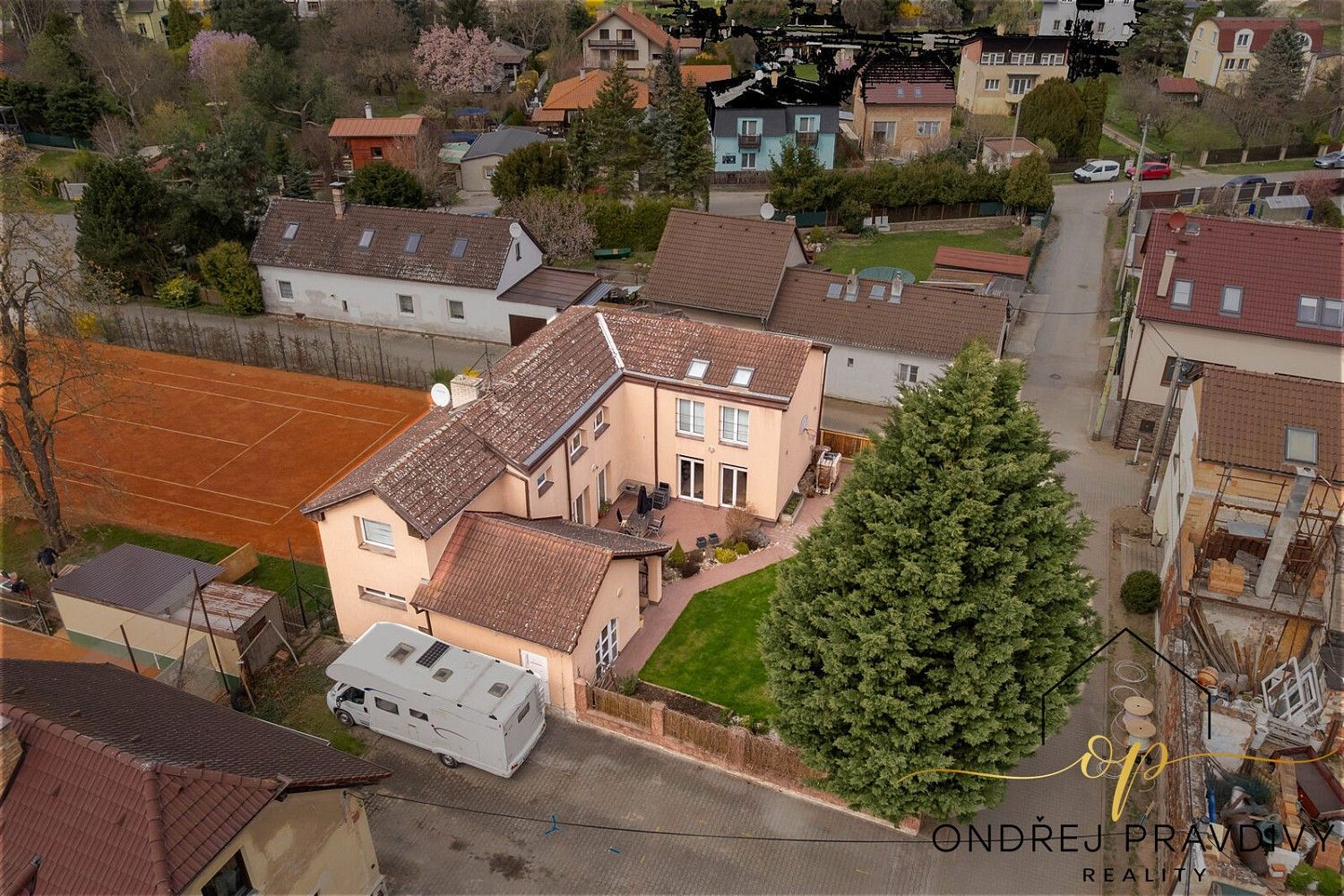 Rodinné domy, Lety, okres Praha-západ, Středočeský kraj, 265 m² - 2