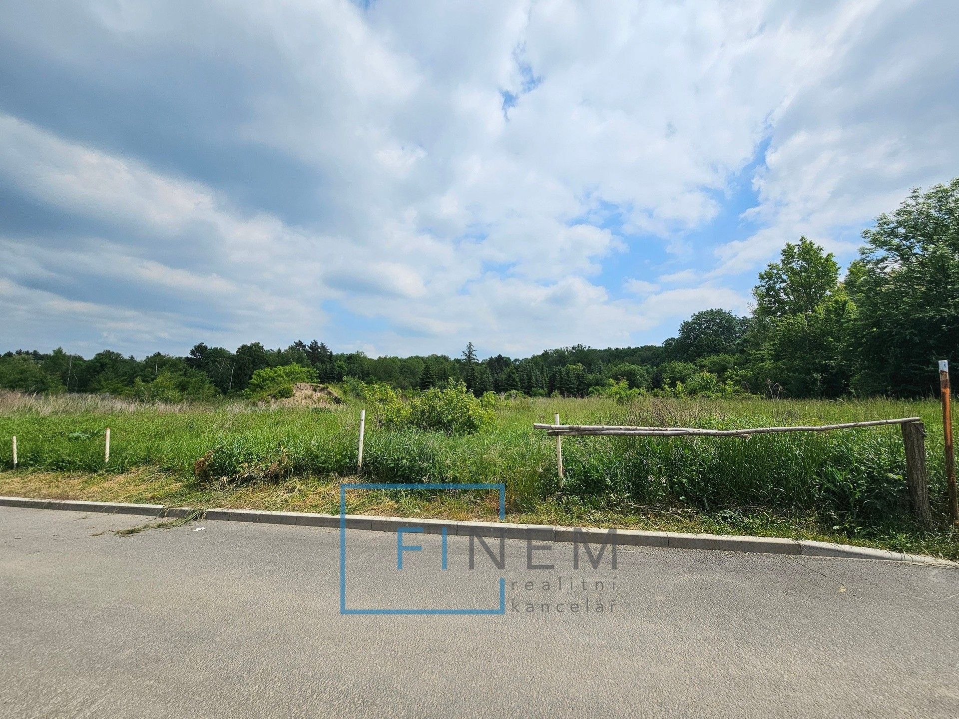 Pozemky pro bydlení, Lešany, Nelahozeves