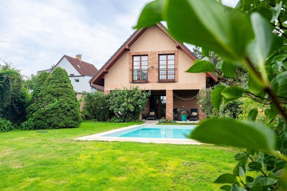 Rodinné domy, Dobšická, Praha Horní Počernice, 287 m² - 1