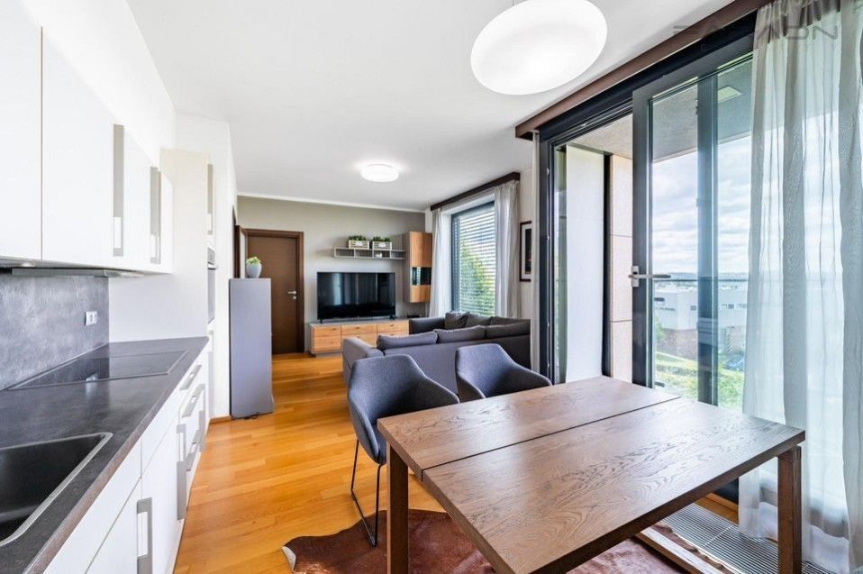 2+kk, K sídlišti, Praha, 56 m²