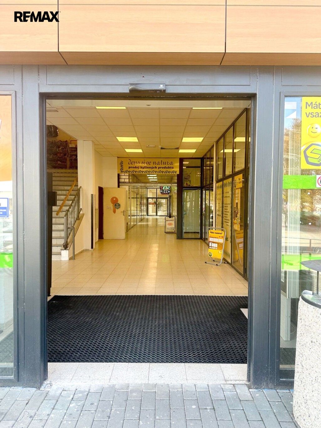Pronájem obchodní prostory - Suchovrbenské nám. 708, České Budějovice 5, 470 m² - 2