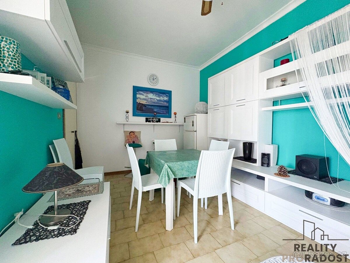 Byty, 987 66, Zahraničí