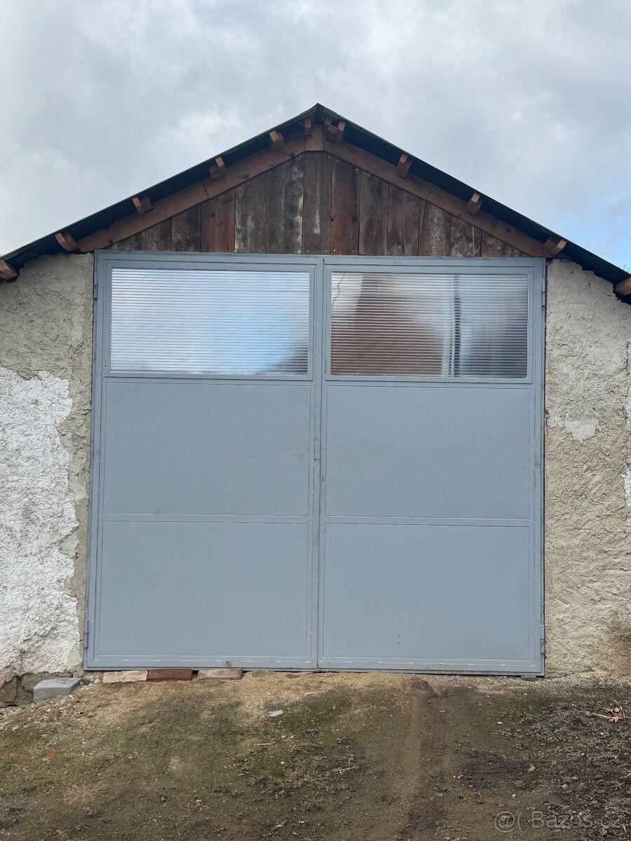 Sklady, Klobuky v Čechách, 273 74