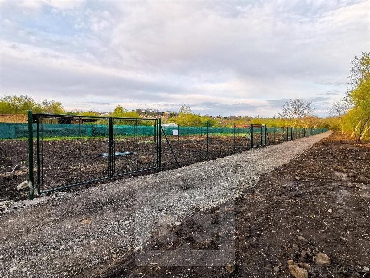 Pronájem zahrada - Praha, 193 00