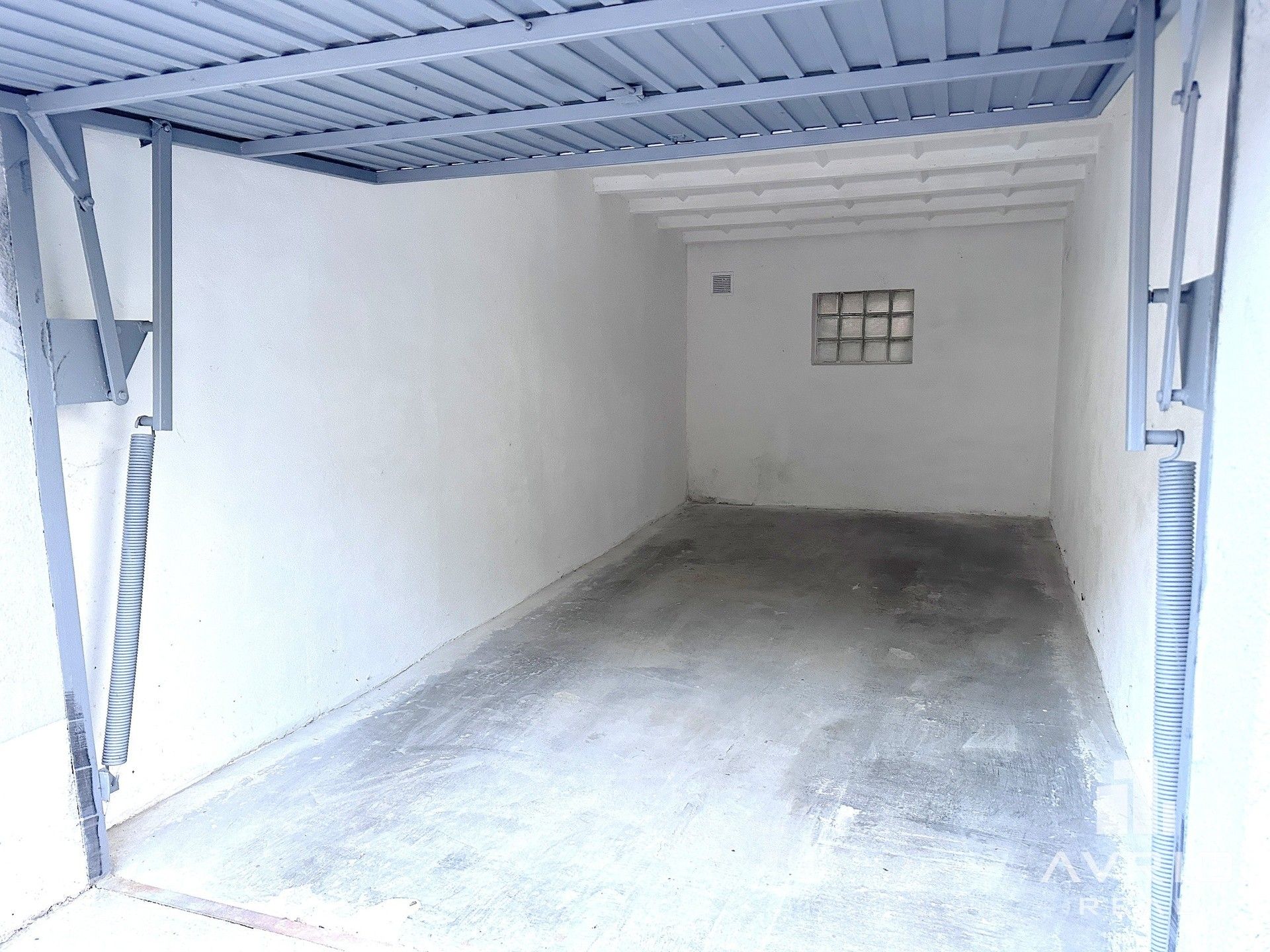 Pronájem garáž - Pellicova, Brno, 16 m²