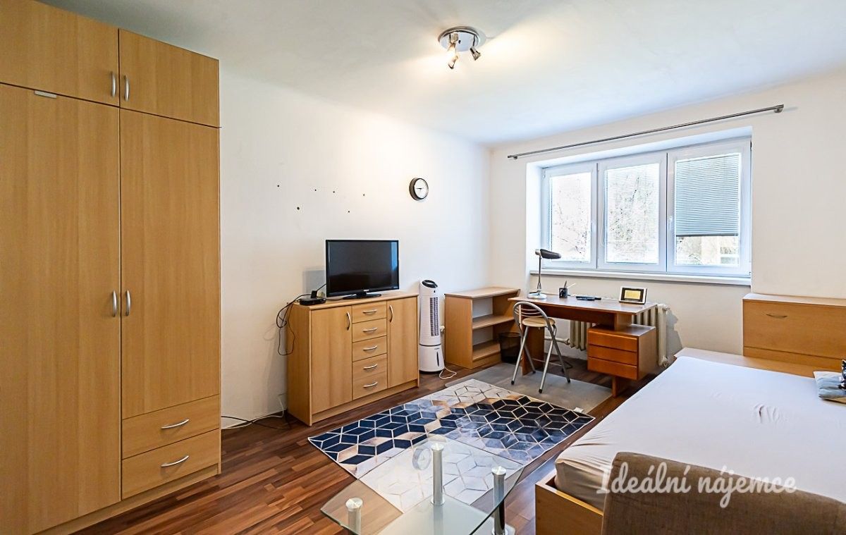 2+kk, Novorossijská, Praha, 35 m²