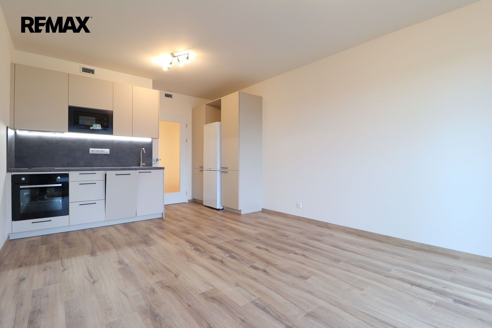 Pronájem byt 1+kk - Poděbradská 1197, Praha Hloubětín, 30 m² - 5