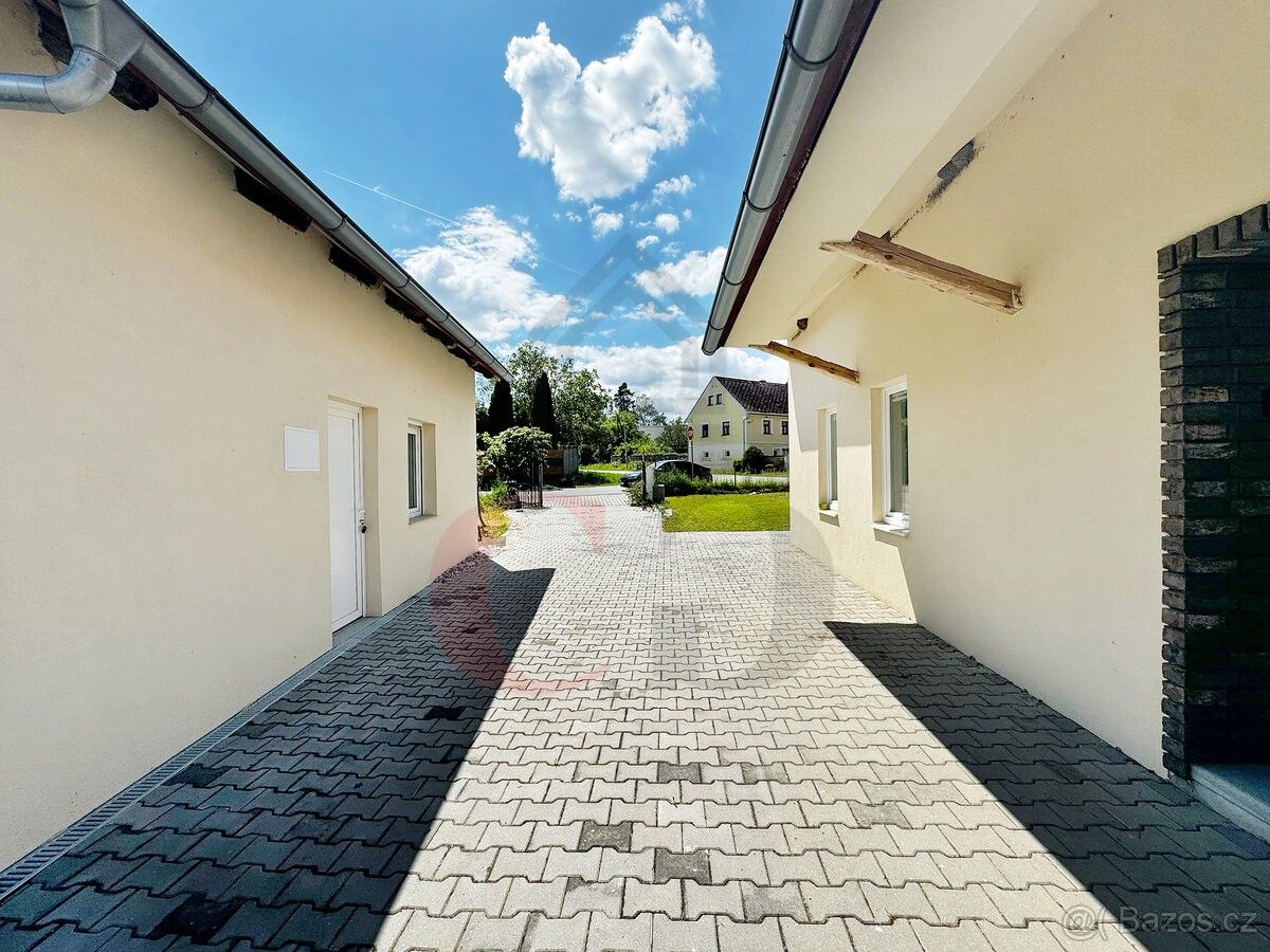 Prodej dům - Líšťany, 330 35