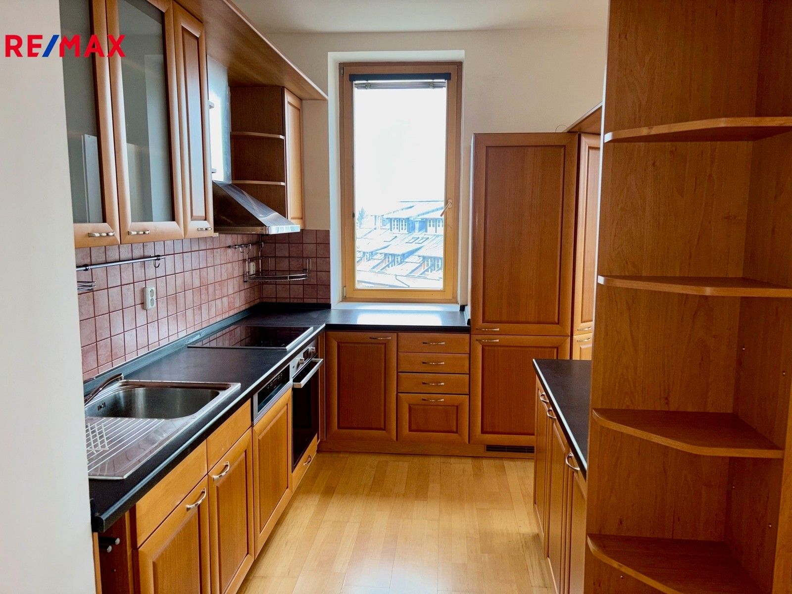 2+kk, Na okraji, Praha, 75 m²