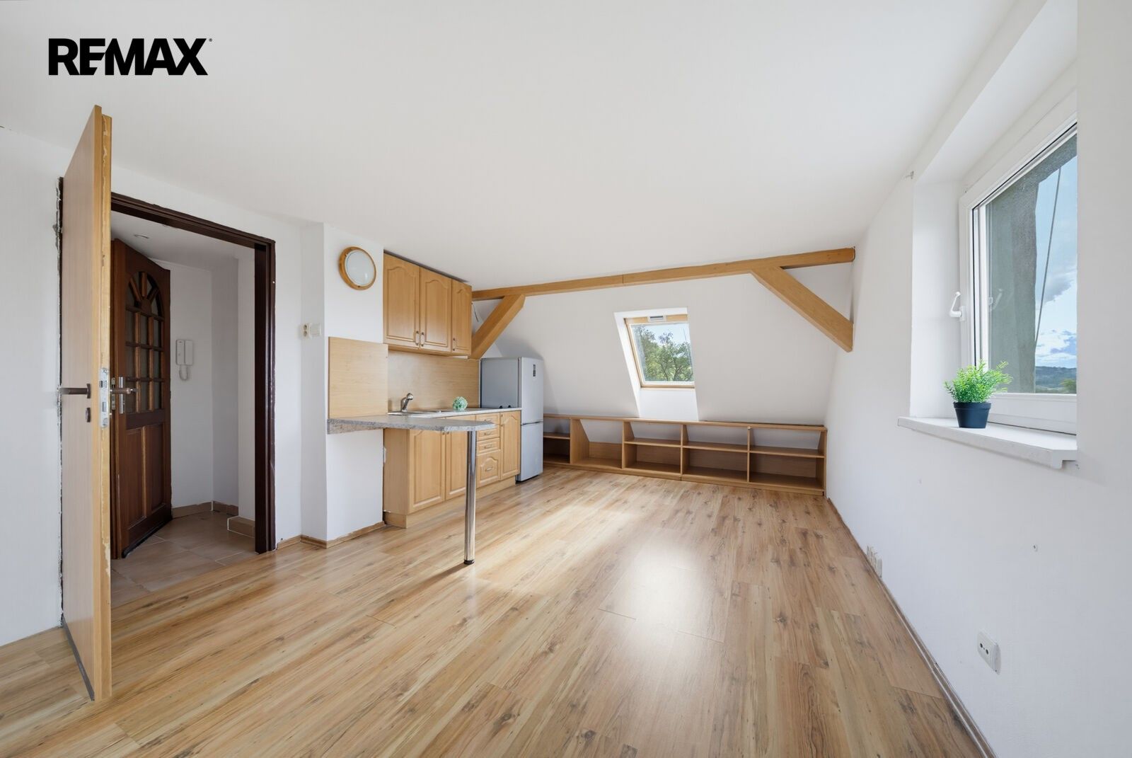 1+kk, Plzeňská 1556, Karlovy Vary, 23 m² - 1