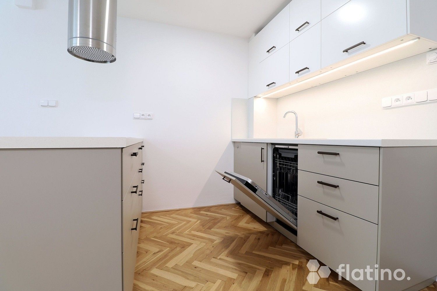 Prodej byt 2+kk - Praha - Bubeneč, okres Praha 6, Hlavní město Praha, 49 m² - 2