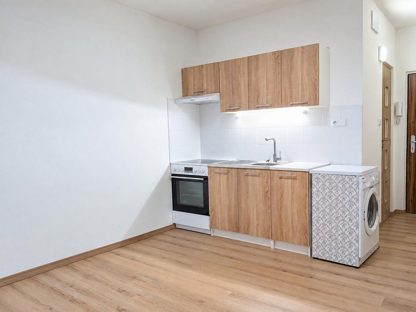 Pronájem byt 1+kk - Čapkova, Chodov, okres Sokolov, 21 m² - 2